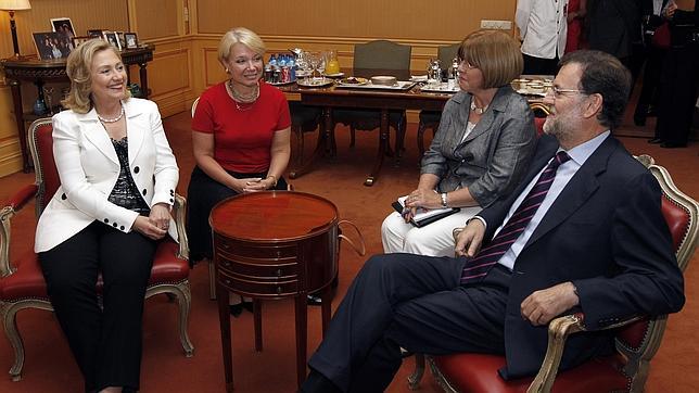 Rajoy destaca a Clinton la necesidad de que España haga «reformas sustanciales»