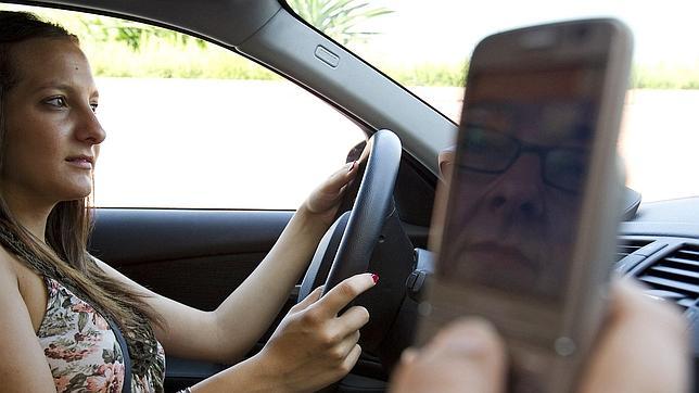 La CE aprobará que se pueda contratar otra compañía de móvil en el extranjero