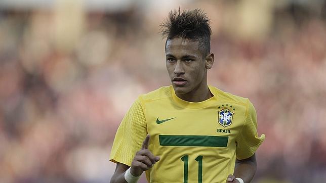 Una pobre Brasil empata en el último minuto