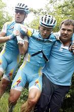 Nueva caída de Contador tras un incidente con Karpets