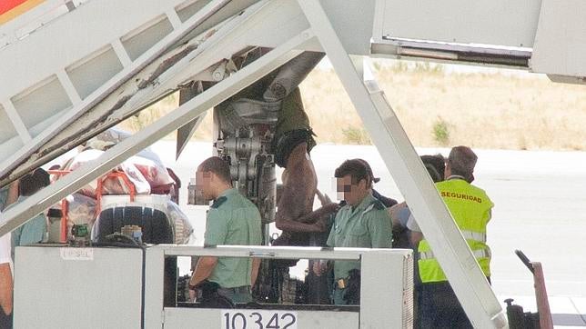 Hallan a un joven muerto en el tren de aterrizaje de un vuelo de La Habana en Barajas