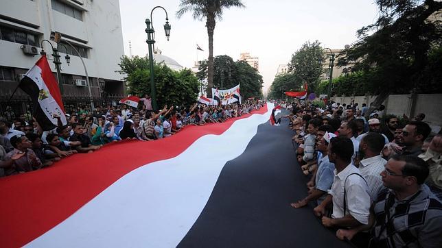 Egipto retrasa las elecciones legislativas entre un mes y dos