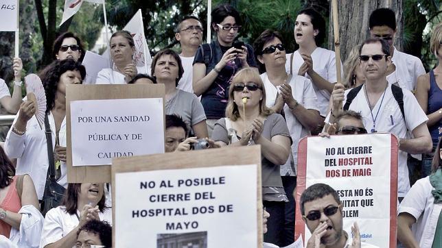 Los médicos catalanes piden que se frenen los EREs en la sanidad pública