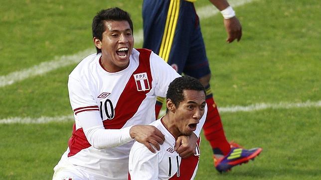 Lobatón y Vargas sorprenden y ponen a Perú en semifinales