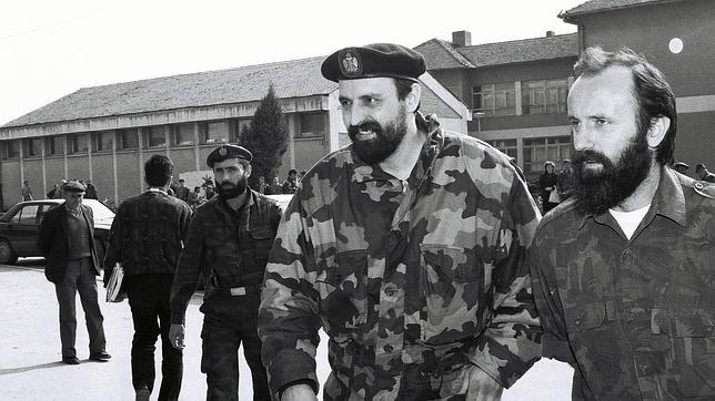 Personas que se enriquecieron gracias a Hadzic le ayudaron a esconderse durante siete años