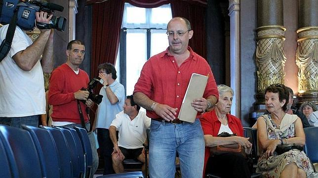 Bildu ya tiene su informe para no poner el retrato del Rey