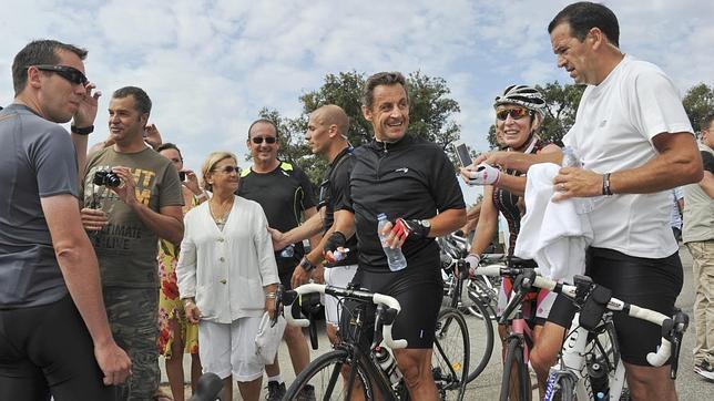 Sarkozy interrumpe sus vacaciones para acelerar un tijeretazo contra el déficit