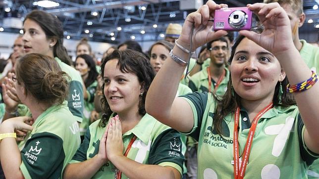Voluntarios «por el placer de servir y por ver al Papa»