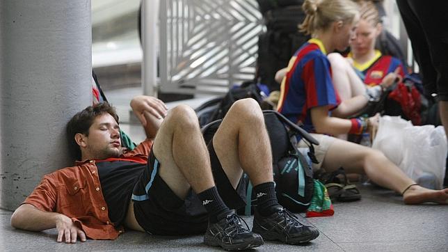 Los peregrinos, agotados pero felices, dejan Madrid por carretera y avión