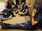 Las fuerzas de Gadafi retienen a varios corresponsales en un hotel de Trípoli