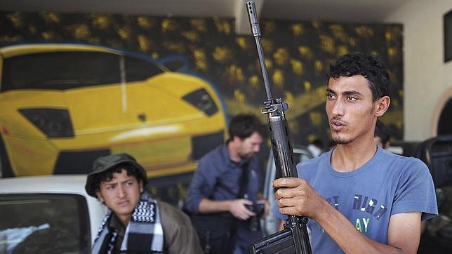 Los rebeldes se hacen con el control del puesto fronterizo de Ras Jdir