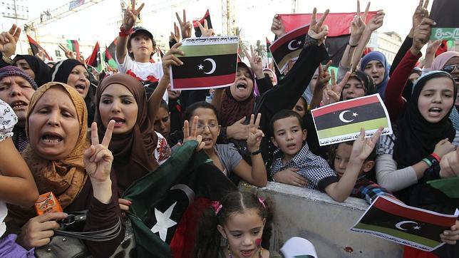 El CNT informa de que ha averiguado el paradero de Gadafi