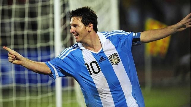 El capitán Messi lidera pero no marca