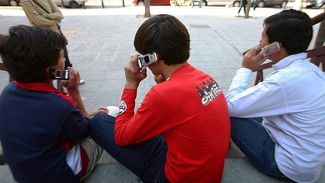 Los adolescentes adictos a las nuevas tecnologías se vuelven más ariscos y ansiosos