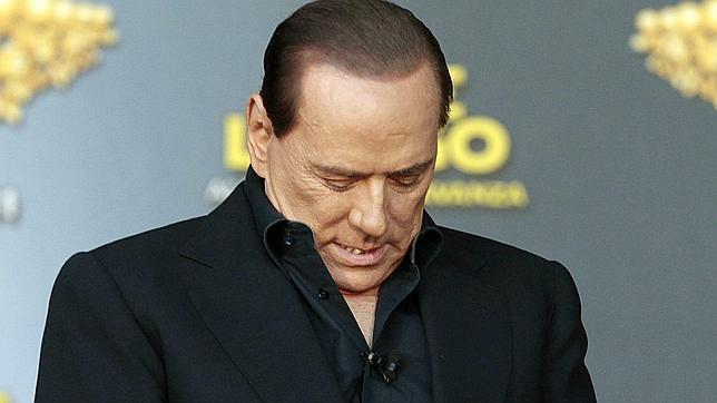 Berlusconi pensó en dimitir tras aceptar bombardear al «amigo» Gadafi