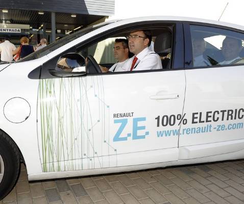 Polanco prueba los vehículos eléctricos de Renault
