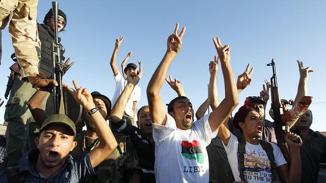 Los rebeldes hallan una fuerte resistencia en los bastiones gadafistas de Bani Walid y Sirte