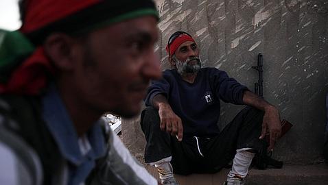 Una emisora leal a Gadafi promete «las chicas más guapas» a quienes resistan en Bani Walid