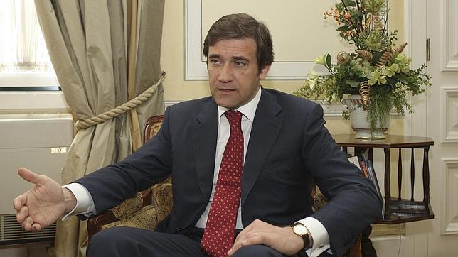 La UE y el FMI quieren que el Gobierno luso aplique nuevos recortes en 2012