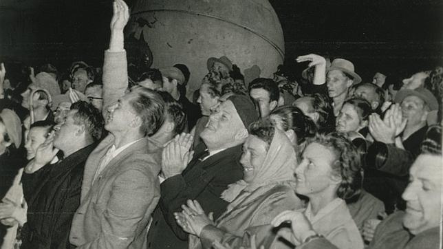 «¡El hombre ha tocado la Luna!»