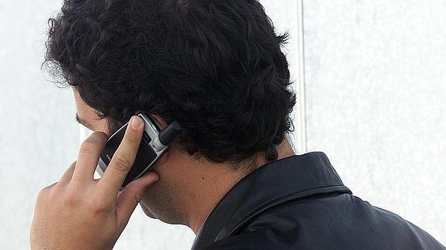 Recomiendan apagar el teléfono móvil por las noches y dejarlo en otra habitación