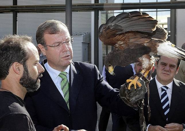 Silván anuncia un nuevo sistema de licencias de caza y pesca online