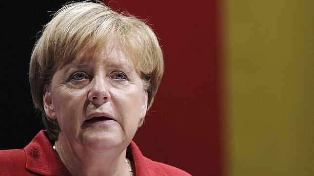 Papandreu se reúne con Merkel en la semana clave para el rescate griego