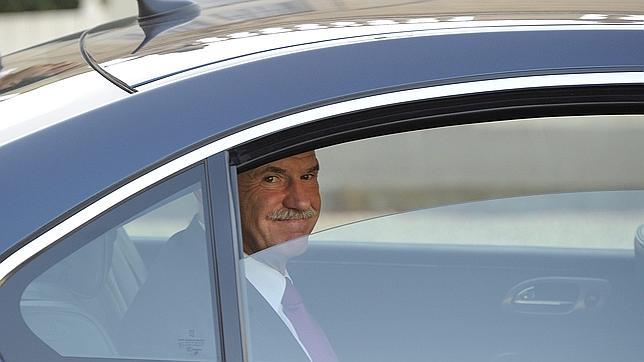 Atenas aprueba un plan para despedir a 30.000 funcionarios