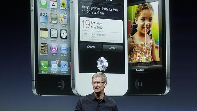 El sucesor de Jobs presenta un iPhone con pocas novedades