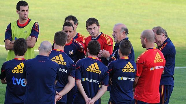 Villa se retira del entrenamiento por precaución