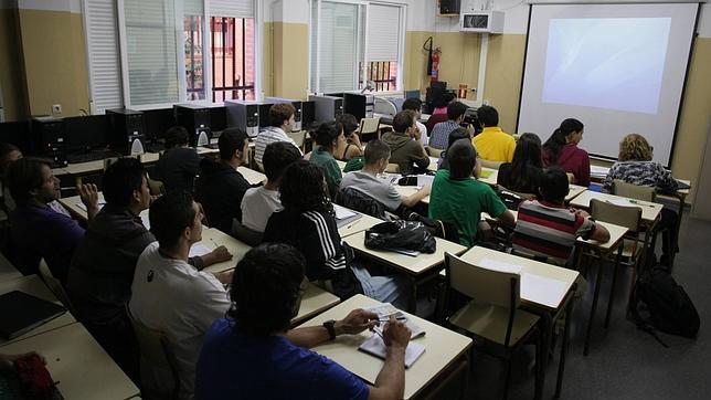 El paro baja en el sector educativo... pero la huelga sigue
