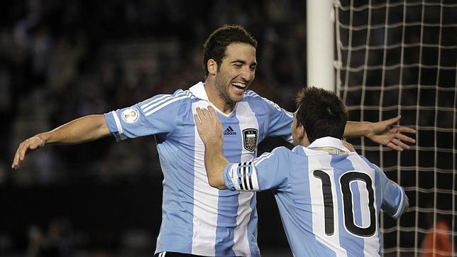 Otro «hat-trick» de Higuaín para Argentina