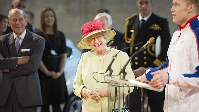 La Reina Isabel II apoya la reforma de la ley de sucesión