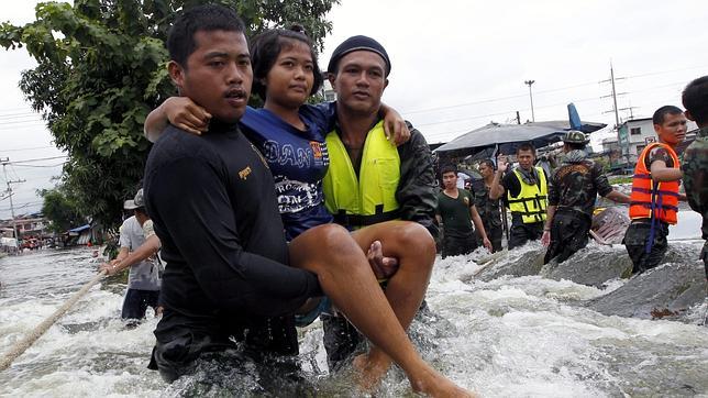 Se elevan a 315 los muertos por las inundaciones en Tailandia