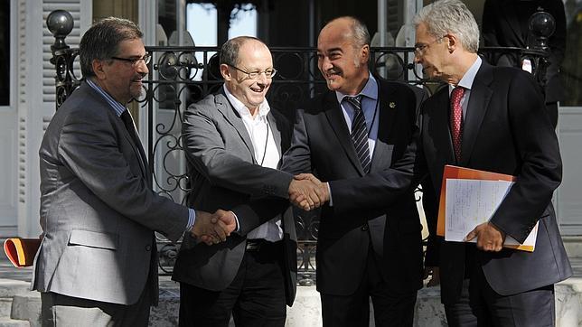 Eguiguren: «El lendakari debería haberse quemado por la paz»