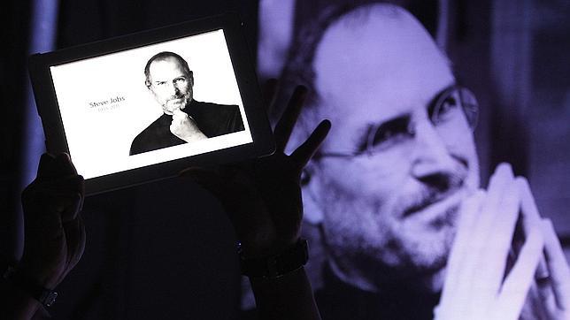 Steve Jobs retrasó la cirugía por consejos espiritistas y dietas