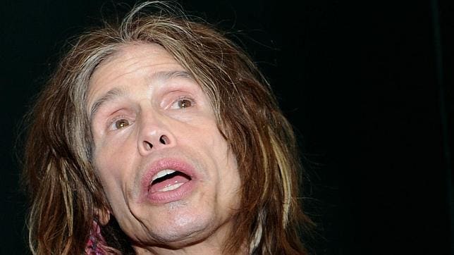 El líder de Aerosmith, herido tras una caída en Paraguay