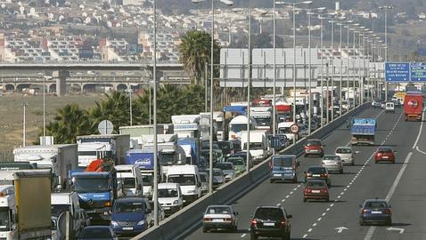 Pegatinas de hojas rojas para los coches más contaminantes