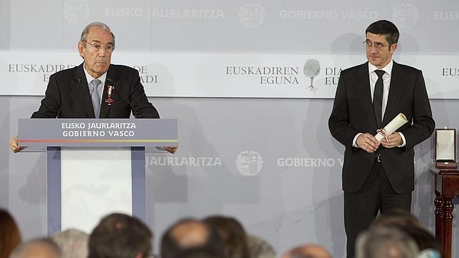 Garaikoetxea: «Me cuesta creer que el Gobierno ha estado ajeno a los movimientos de la conferencia de paz»