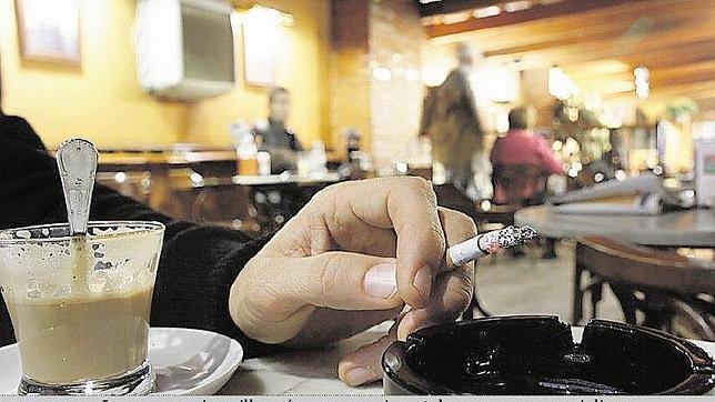 Cómo dejar de fumar, fumando