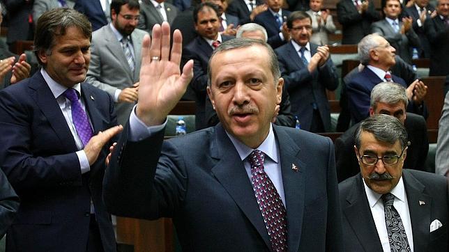 Erdogán y sus generales, acusados en Alemania de crímenes de guerra