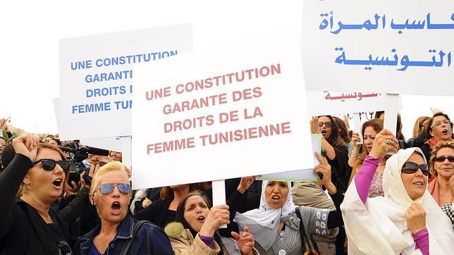 Las mujeres tunecinas se movilizan en defensa de la igualdad