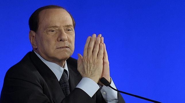 Berlusconi asegura que cuenta aún con la mayoría pese a abandonos en su grupo