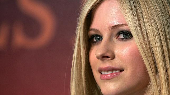 Ponen un ojo morado a Avril Lavigne en una pelea en Los Ángeles
