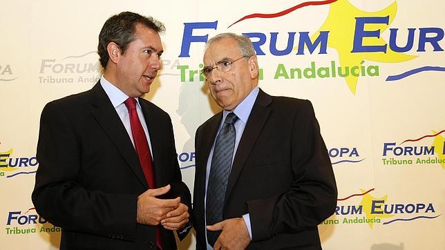 Guerra llama «indocumentado» a Rajoy y se mofa de sus errores geográficos