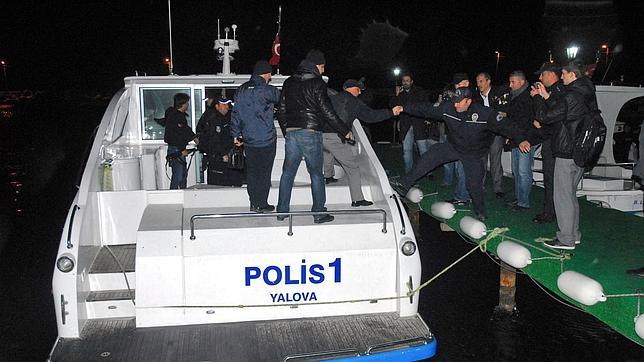 Comandos turcos abaten al secuestrador de un ferry en Turquía