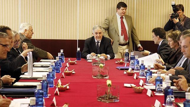 La Fiscalía investiga más de mil casos de «niños robados» y ordena las primeras exhumaciones