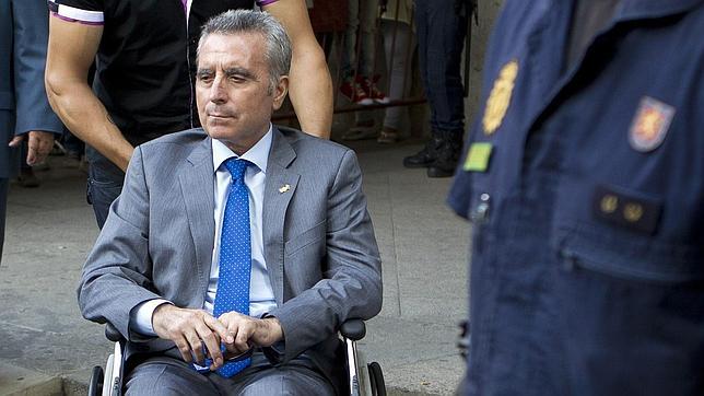 Ortega Cano recibe el alta hospitalaria tras ser operado de colon en Sevilla