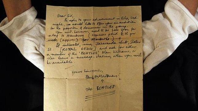 Una carta en la que los Beatles buscaban batería supera los 40.000 euros en una subasta