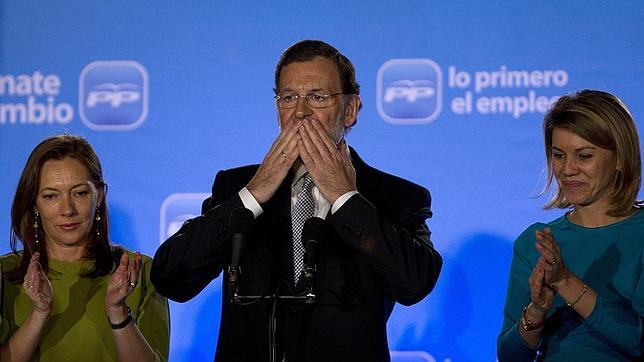 Rajoy mostró «contención» al ganar y Rubalcaba se vio tocado a «nivel emocional»